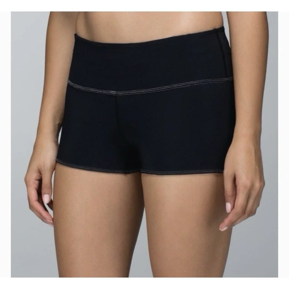Lululemon Water‎ Bound Run Swim Shorts Size 4 Wamo Camo Reversible Pink Black